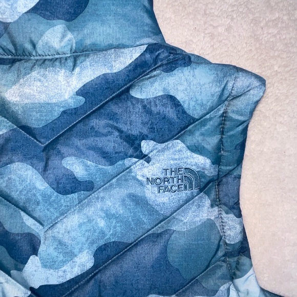 The North Face Blue Cameo Womens Puffer Vest - Picture 7 of 9